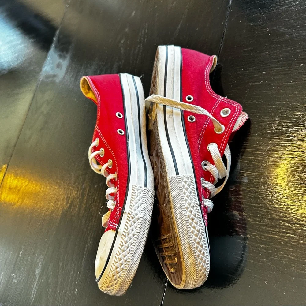 Converse Size 8 Red and White Chuck Shoe All Star - Picture 8 of 8